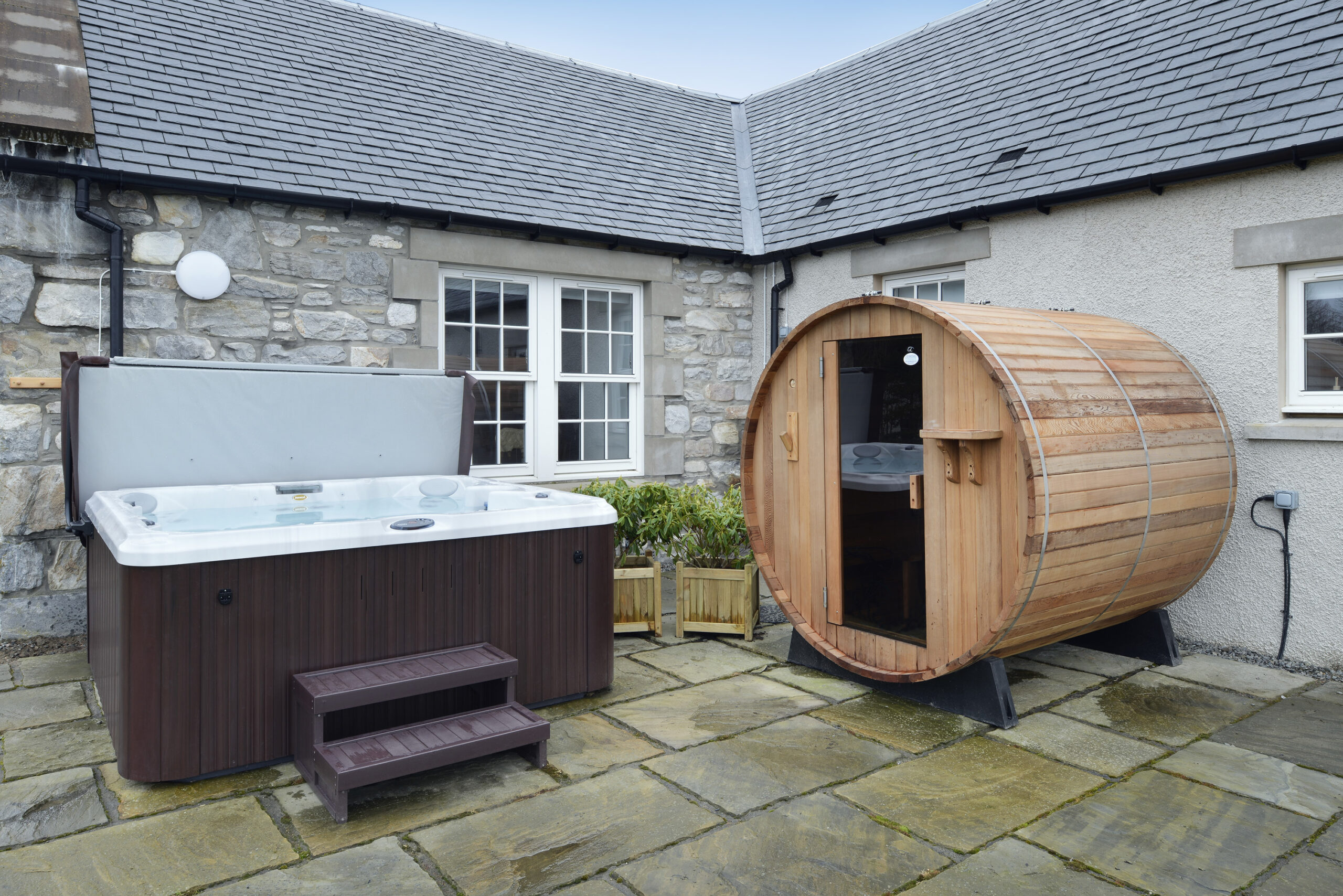 hottubsaunamountainviewlodge Self Catering Scotland, Luxury